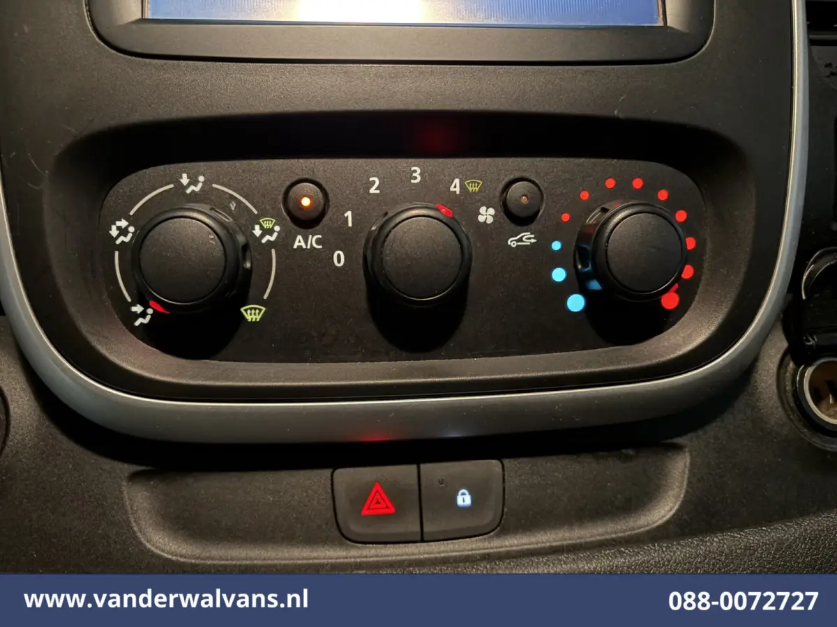 1.6 dCi 126pk L2H1 Euro6 Airco | Navigatie | Imperiaal | Trekhaak | Cruisecontrol Parkeersensoren, Bijrijdersbank