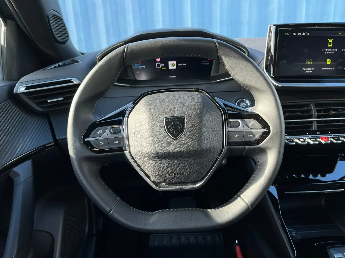 1.2 Hybrid 145 Allure 8 Jaar Garantie! | Navigatie | Carplay | 17'' LMV | Rijstrooksensor | Cruise | Clima |  | Airco (automatisch) | Armsteun achter | Armsteun voor
