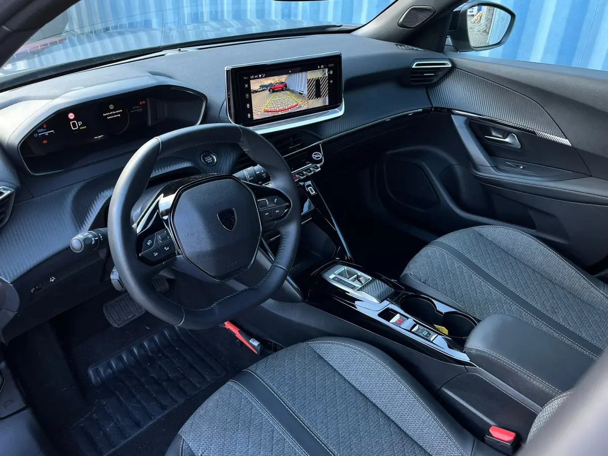 1.2 Hybrid 145 Allure 8 Jaar Garantie! | Navigatie | Carplay | 17'' LMV | Rijstrooksensor | Cruise | Clima |  | Airco (automatisch) | Armsteun achter | Armsteun voor