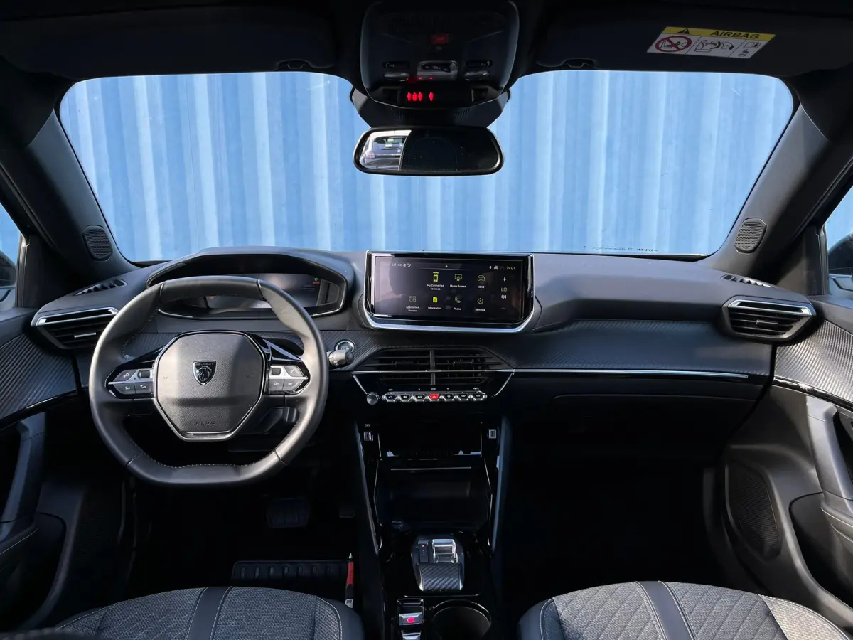 1.2 Hybrid 145 Allure 8 Jaar Garantie! | Navigatie | Carplay | 17'' LMV | Rijstrooksensor | Cruise | Clima |  | Airco (automatisch) | Armsteun achter | Armsteun voor