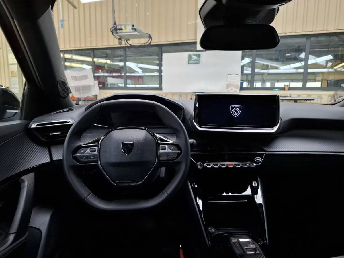 1.2 Hybrid 145 Allure 8 Jaar Garantie! | Navigatie | Carplay | 17'' LMV | Rijstrooksensor | Cruise | Clima |  | Airco (automatisch) | Armsteun achter | Armsteun voor