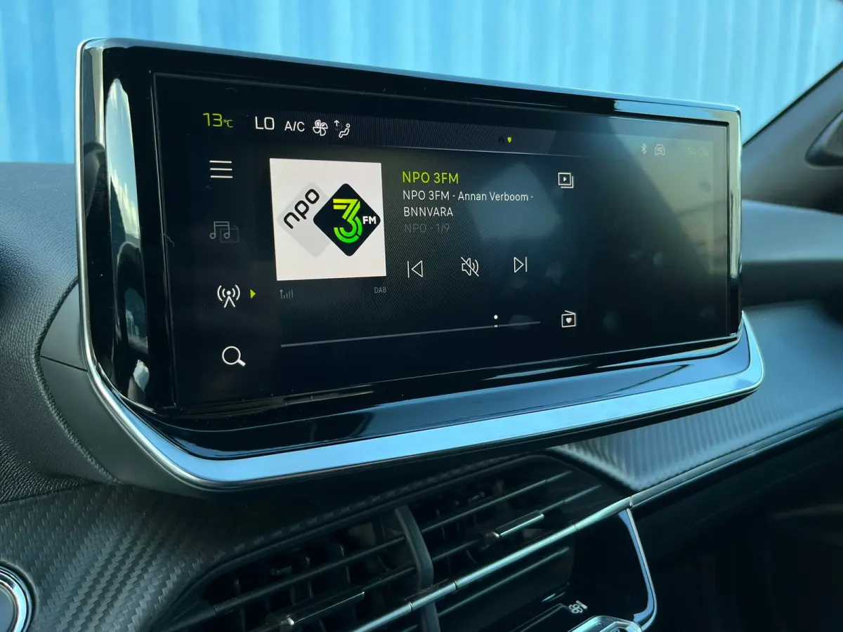 1.2 Hybrid 145 Allure 8 Jaar Garantie! | Navigatie | Carplay | 17'' LMV | Rijstrooksensor | Cruise | Clima |  | Airco (automatisch) | Armsteun achter | Armsteun voor