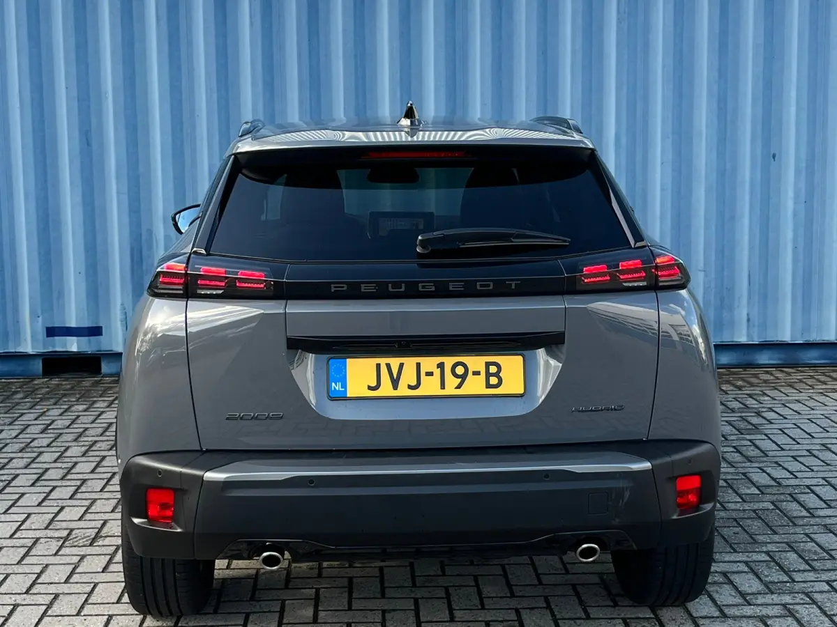1.2 Hybrid 145 Allure 8 Jaar Garantie! | Navigatie | Carplay | 17'' LMV | Rijstrooksensor | Cruise | Clima |  | Airco (automatisch) | Armsteun achter | Armsteun voor
