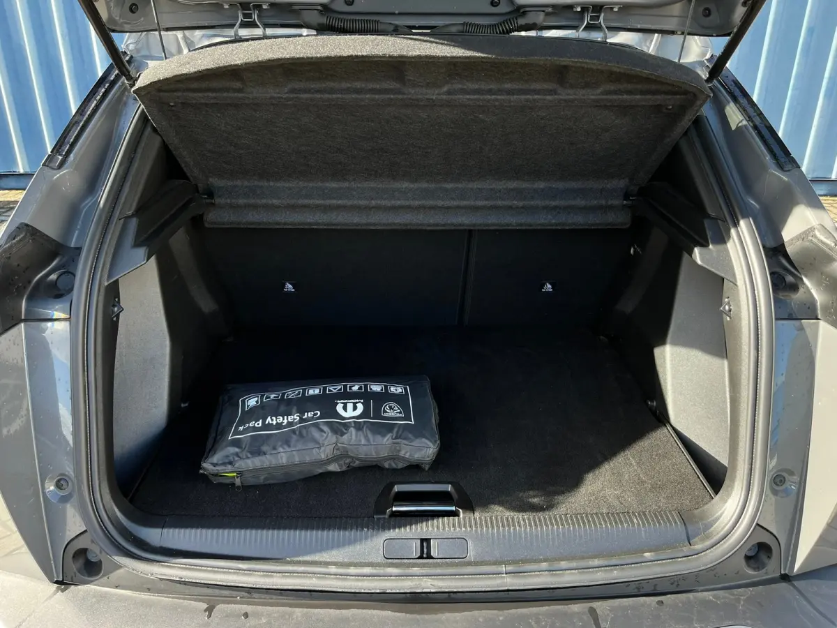 1.2 Hybrid 145 Allure 8 Jaar Garantie! | Navigatie | Carplay | 17'' LMV | Rijstrooksensor | Cruise | Clima |  | Airco (automatisch) | Armsteun achter | Armsteun voor