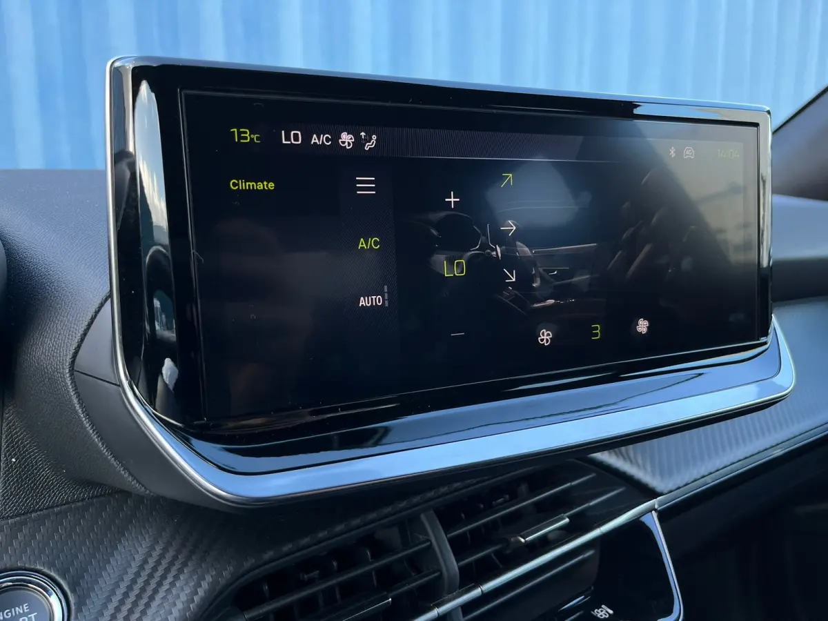 1.2 Hybrid 145 Allure 8 Jaar Garantie! | Navigatie | Carplay | 17'' LMV | Rijstrooksensor | Cruise | Clima |  | Airco (automatisch) | Armsteun achter | Armsteun voor
