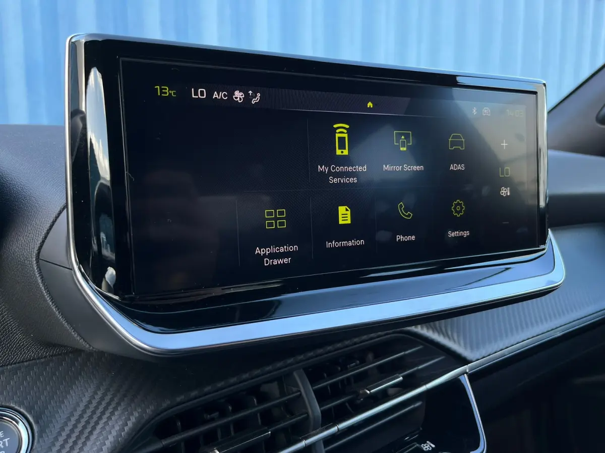 1.2 Hybrid 145 Allure 8 Jaar Garantie! | Navigatie | Carplay | 17'' LMV | Rijstrooksensor | Cruise | Clima |  | Airco (automatisch) | Armsteun achter | Armsteun voor