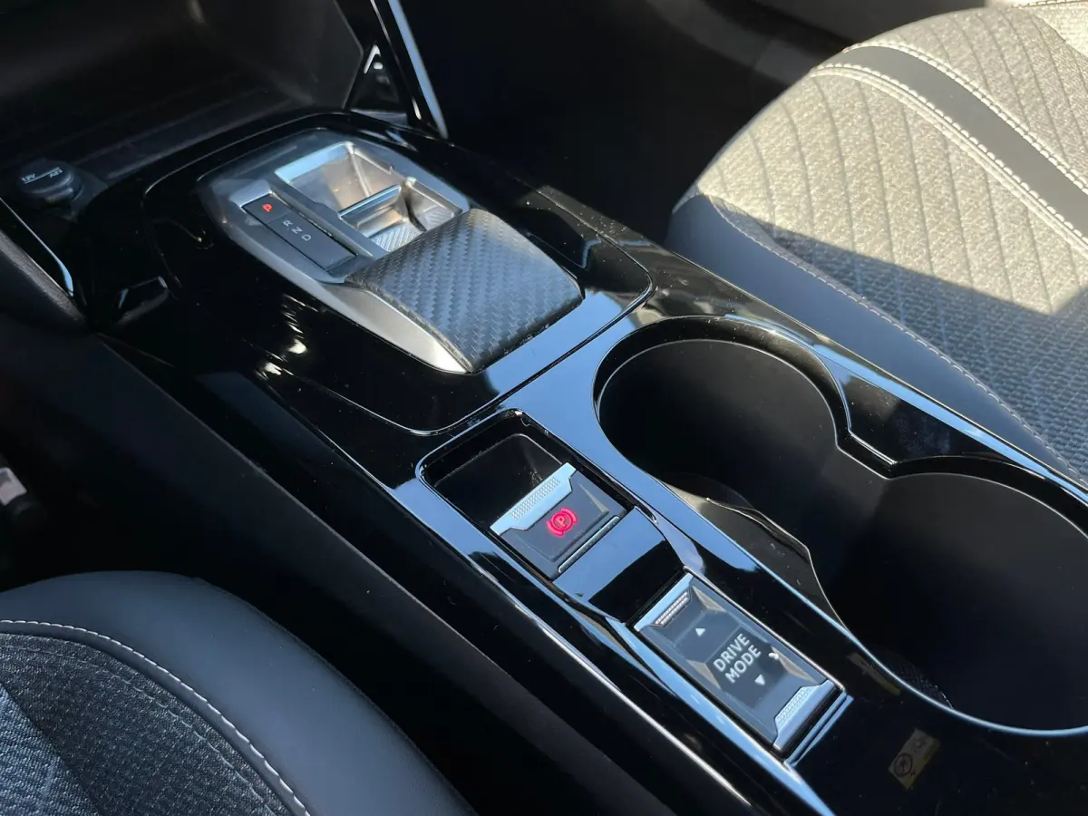 1.2 Hybrid 145 Allure 8 Jaar Garantie! | Navigatie | Carplay | 17'' LMV | Rijstrooksensor | Cruise | Clima |  | Airco (automatisch) | Armsteun achter | Armsteun voor
