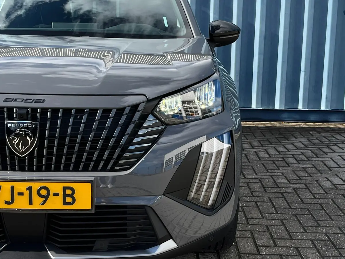 1.2 Hybrid 145 Allure 8 Jaar Garantie! | Navigatie | Carplay | 17'' LMV | Rijstrooksensor | Cruise | Clima |  | Airco (automatisch) | Armsteun achter | Armsteun voor
