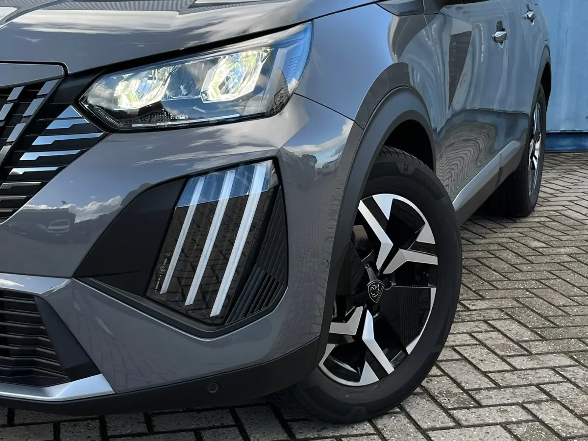 1.2 Hybrid 145 Allure 8 Jaar Garantie! | Navigatie | Carplay | 17'' LMV | Rijstrooksensor | Cruise | Clima |  | Airco (automatisch) | Armsteun achter | Armsteun voor