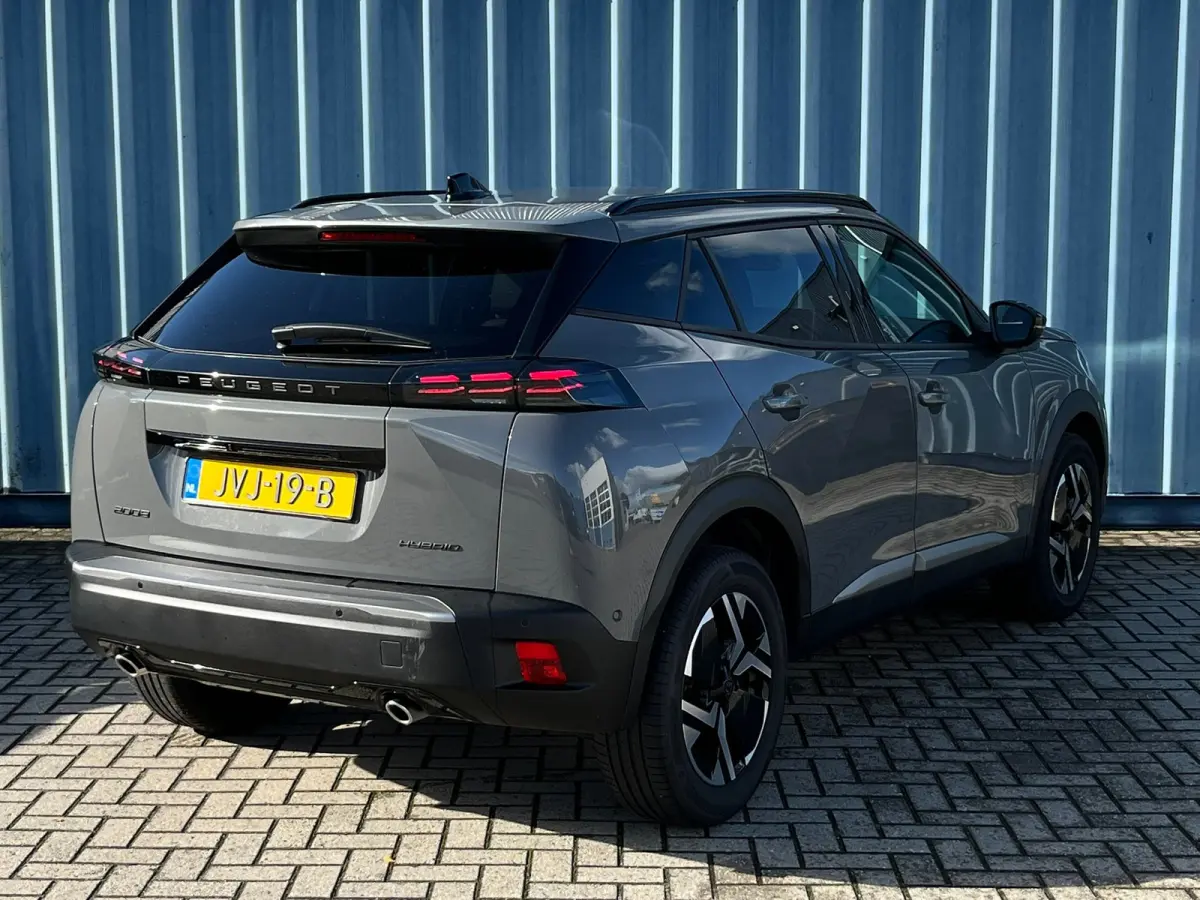1.2 Hybrid 145 Allure 8 Jaar Garantie! | Navigatie | Carplay | 17'' LMV | Rijstrooksensor | Cruise | Clima |  | Airco (automatisch) | Armsteun achter | Armsteun voor