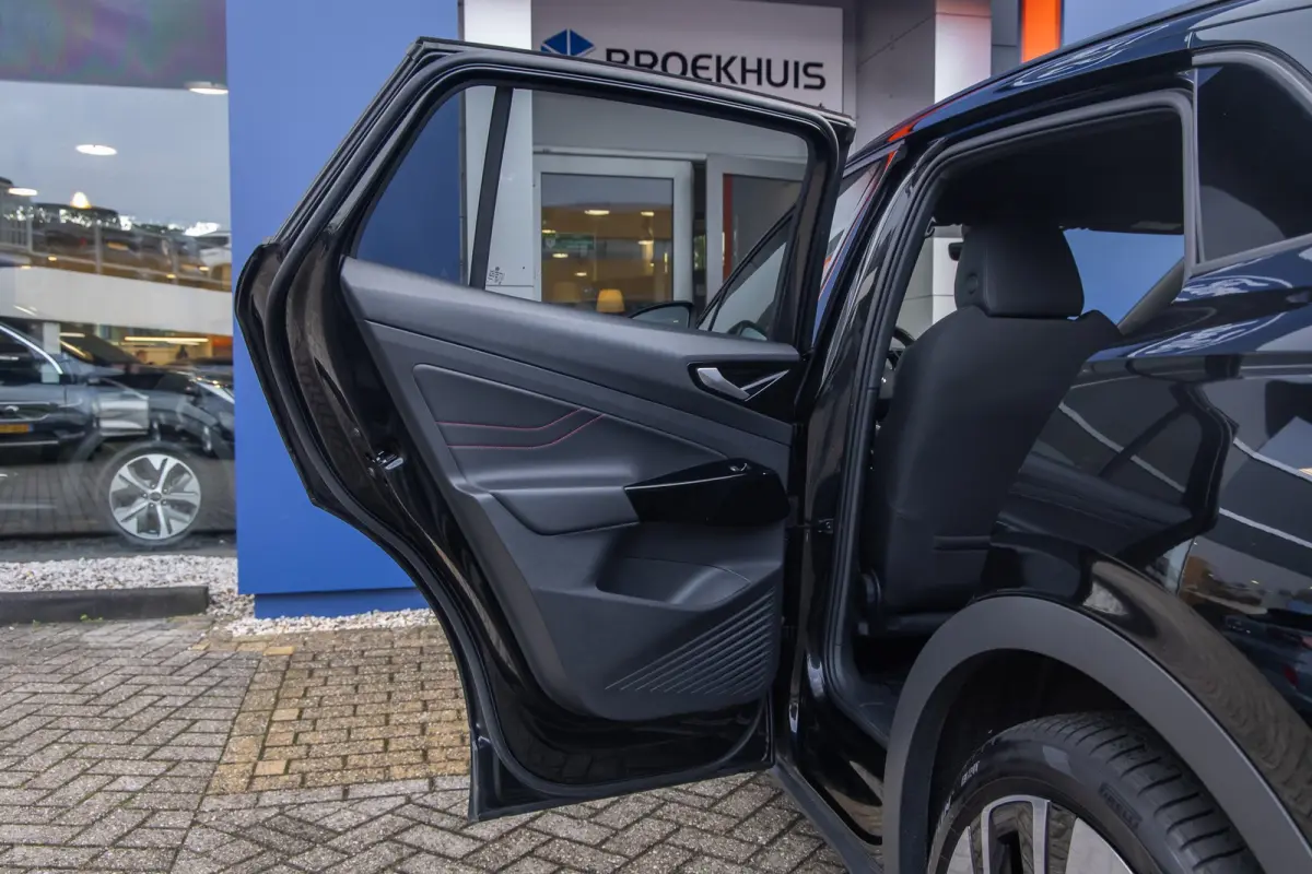 GTX 4Motion 77 kWh | Trekhaak | Cruise adaptief | Camera | 21'' | Matrix LED | Stoelverwarming | Sfeerverlichting | | Achteruitrijcamera | Apple Carplay/Android Auto|telefoonintegratie premi
