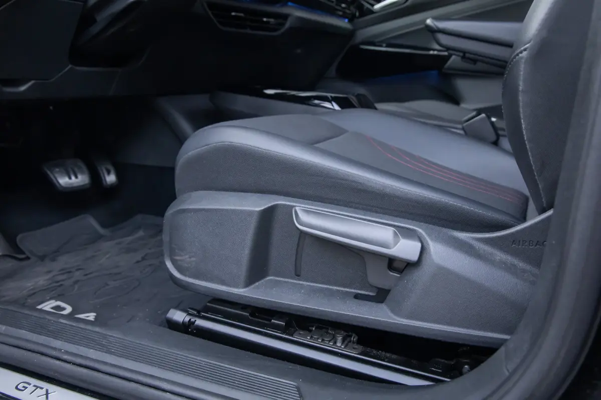 GTX 4Motion 77 kWh | Trekhaak | Cruise adaptief | Camera | 21'' | Matrix LED | Stoelverwarming | Sfeerverlichting | | Achteruitrijcamera | Apple Carplay/Android Auto|telefoonintegratie premi