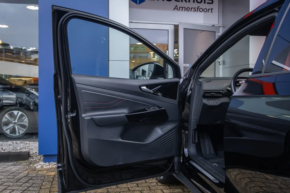 GTX 4Motion 77 kWh | Trekhaak | Cruise adaptief | Camera | 21'' | Matrix LED | Stoelverwarming | Sfeerverlichting | | Achteruitrijcamera | Apple Carplay/Android Auto|telefoonintegratie premi