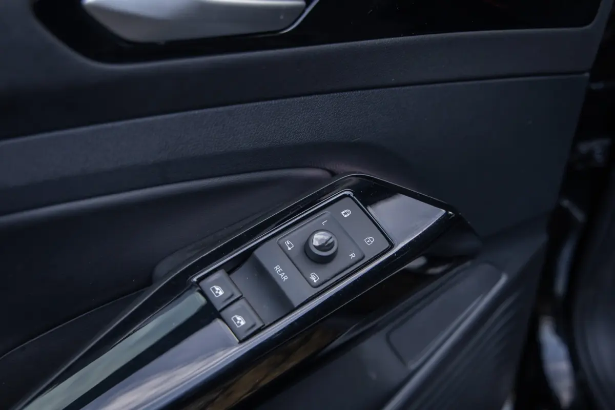 GTX 4Motion 77 kWh | Trekhaak | Cruise adaptief | Camera | 21'' | Matrix LED | Stoelverwarming | Sfeerverlichting | | Achteruitrijcamera | Apple Carplay/Android Auto|telefoonintegratie premi