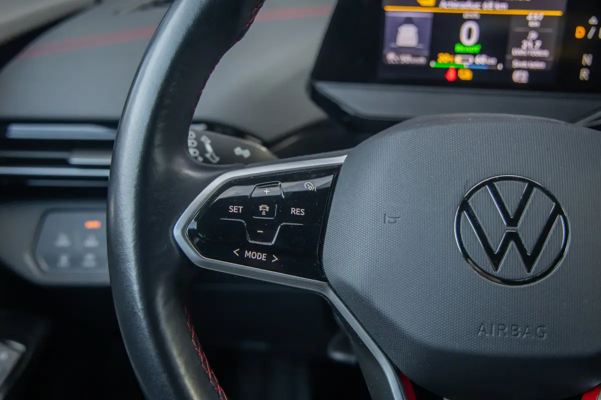 GTX 4Motion 77 kWh | Trekhaak | Cruise adaptief | Camera | 21'' | Matrix LED | Stoelverwarming | Sfeerverlichting | | Achteruitrijcamera | Apple Carplay/Android Auto|telefoonintegratie premi