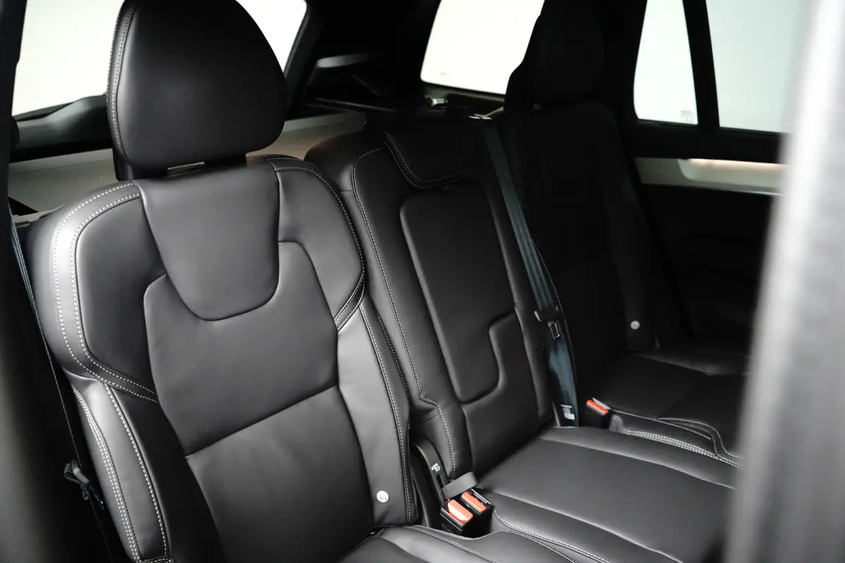2.0 T8 Plug-in hybrid AWD Ultra Black Edition | Luchtvering | Bowers&Wilkins | Trekhaak | Massage/ventilatie | 22" Velgen