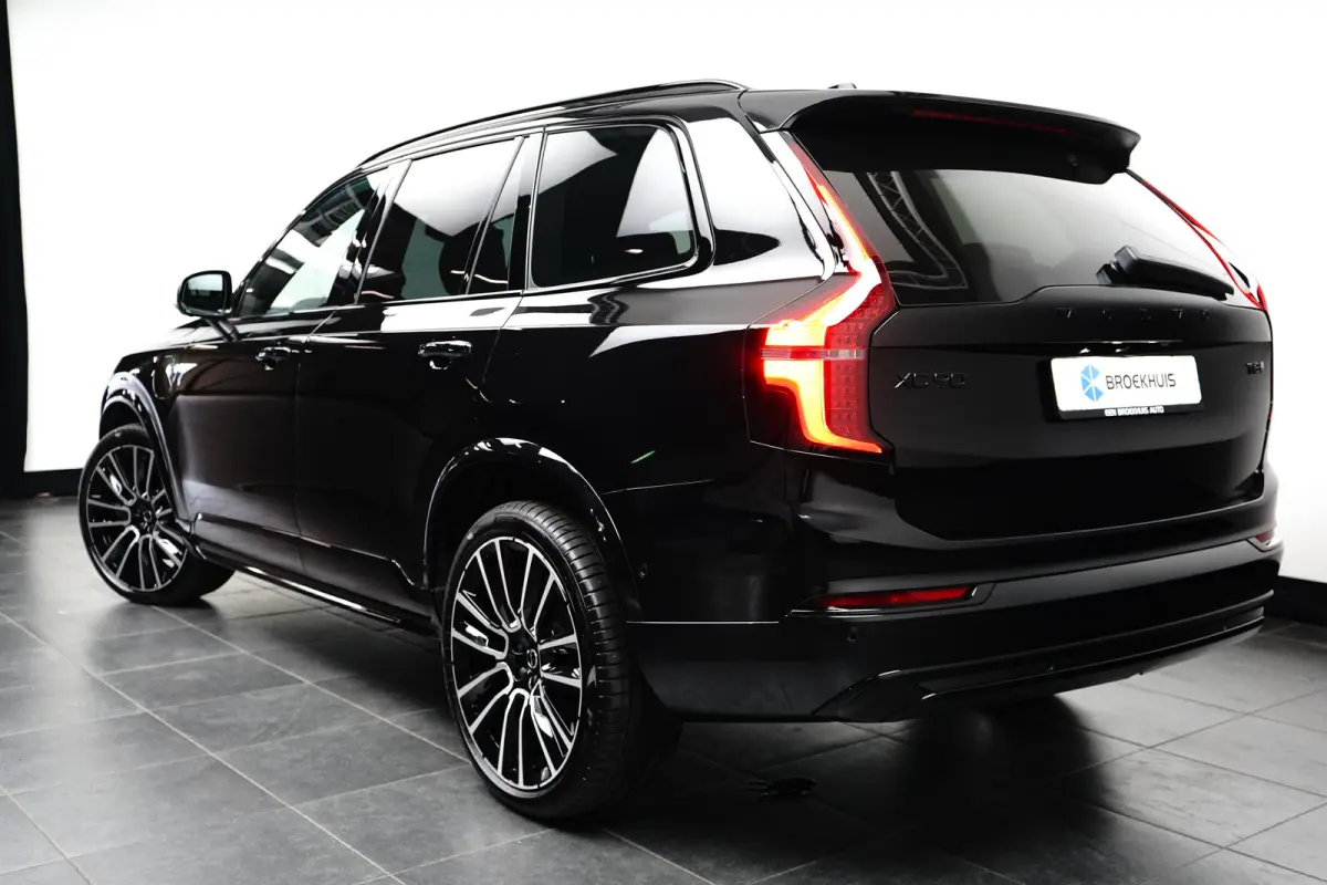 2.0 T8 Plug-in hybrid AWD Ultra Black Edition | Luchtvering | Bowers&Wilkins | Trekhaak | Massage/ventilatie | 22" Velgen