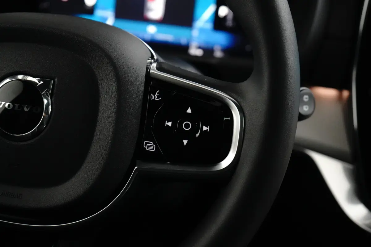 2.0 T8 Plug-in hybrid AWD Ultra Black Edition | Luchtvering | Bowers&Wilkins | Trekhaak | Massage/ventilatie | 22" Velgen