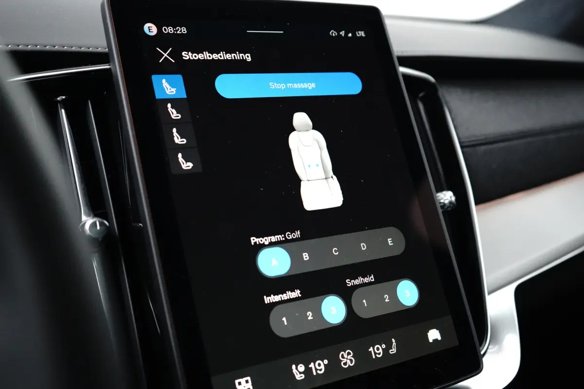 2.0 T8 Plug-in hybrid AWD Ultra Black Edition | Luchtvering | Bowers&Wilkins | Trekhaak | Massage/ventilatie | 22" Velgen