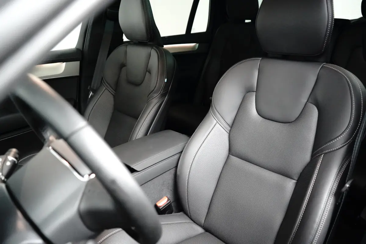 2.0 T8 Plug-in hybrid AWD Ultra Black Edition | Luchtvering | Bowers&Wilkins | Trekhaak | Massage/ventilatie | 22" Velgen