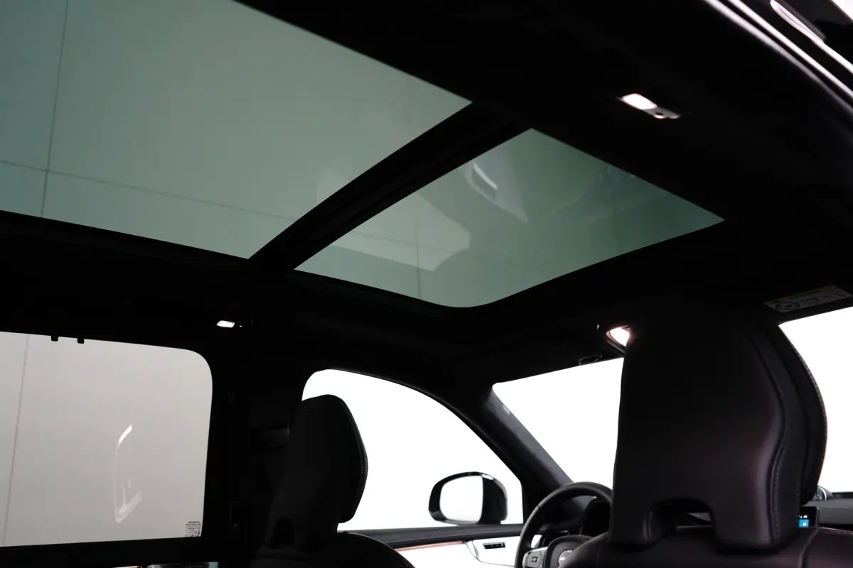 2.0 T8 Plug-in hybrid AWD Ultra Black Edition | Luchtvering | Bowers&Wilkins | Trekhaak | Massage/ventilatie | 22" Velgen