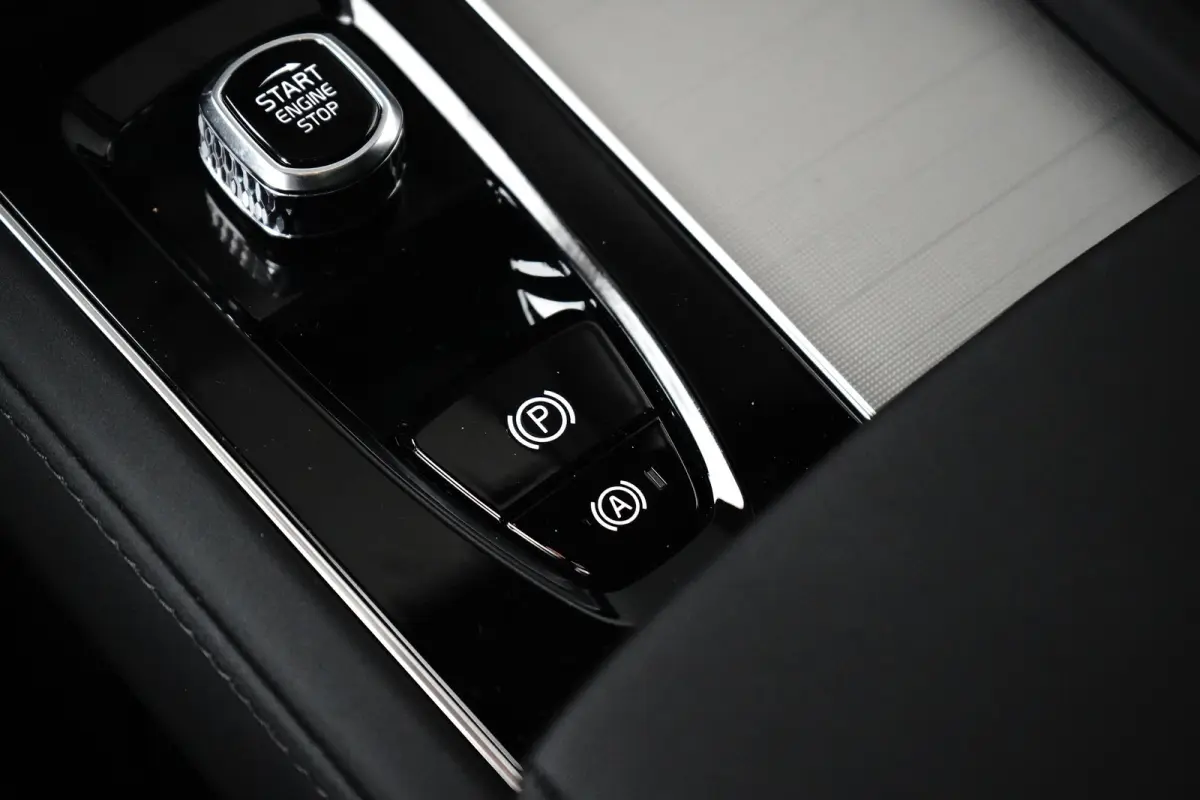 2.0 T8 Plug-in hybrid AWD Ultra Black Edition | Luchtvering | Bowers&Wilkins | Trekhaak | Massage/ventilatie | 22" Velgen