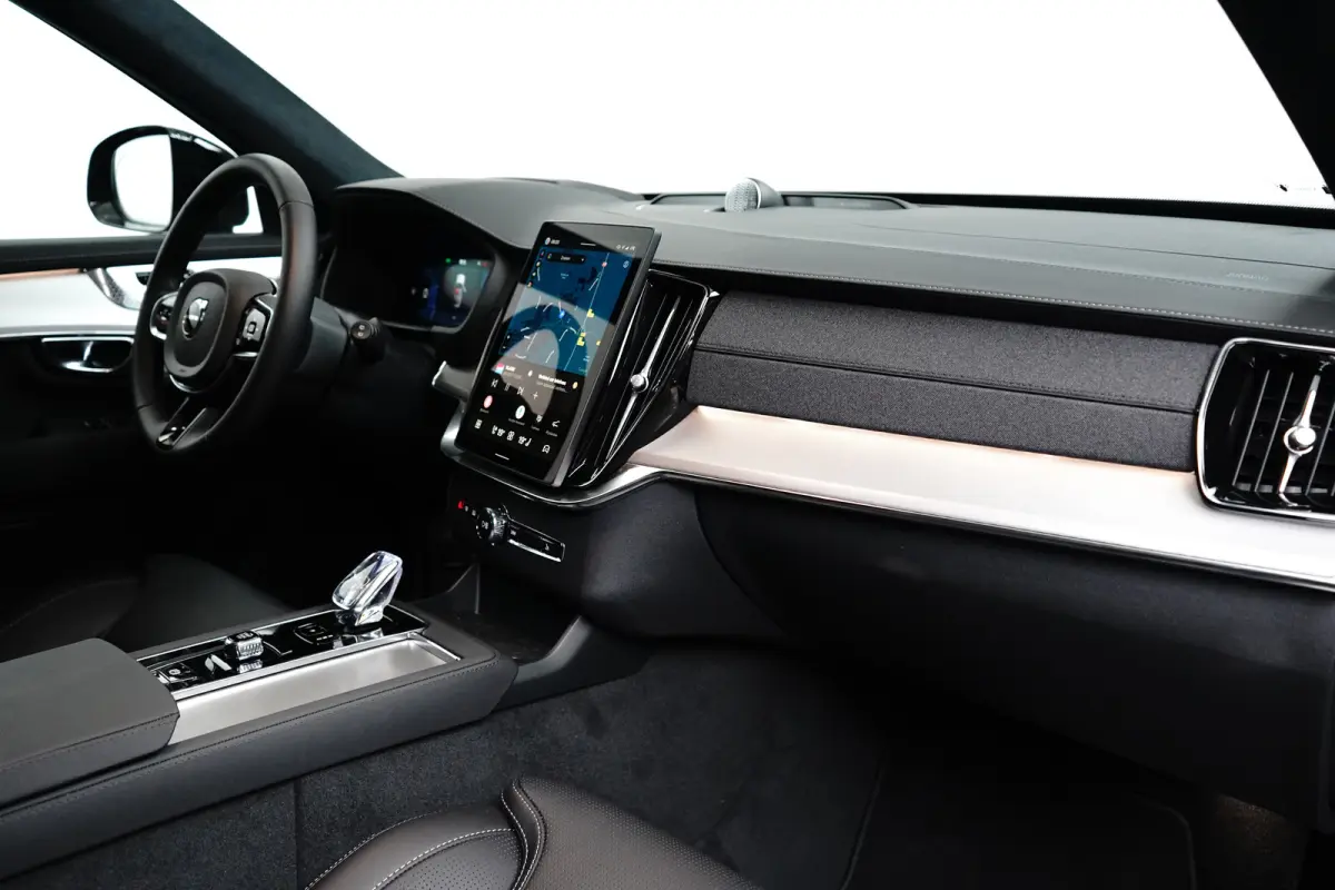 2.0 T8 Plug-in hybrid AWD Ultra Black Edition | Luchtvering | Bowers&Wilkins | Trekhaak | Massage/ventilatie | 22" Velgen