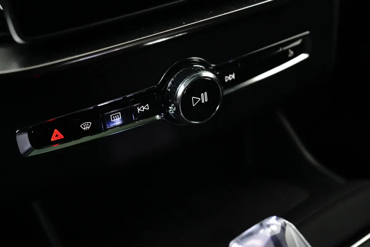 2.0 T8 Plug-in hybrid AWD Ultra Black Edition | Luchtvering | Bowers&Wilkins | Trekhaak | Massage/ventilatie | 22" Velgen
