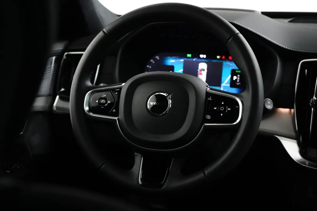 2.0 T8 Plug-in hybrid AWD Ultra Black Edition | Luchtvering | Bowers&Wilkins | Trekhaak | Massage/ventilatie | 22" Velgen