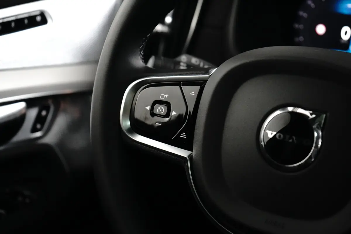 2.0 T8 Plug-in hybrid AWD Ultra Black Edition | Luchtvering | Bowers&Wilkins | Trekhaak | Massage/ventilatie | 22" Velgen