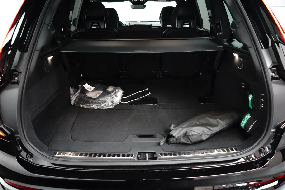 2.0 T8 Plug-in hybrid AWD Ultra Black Edition | Luchtvering | Bowers&Wilkins | Trekhaak | Massage/ventilatie | 22" Velgen