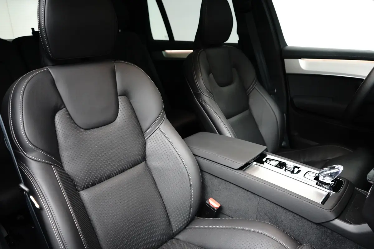 2.0 T8 Plug-in hybrid AWD Ultra Black Edition | Luchtvering | Bowers&Wilkins | Trekhaak | Massage/ventilatie | 22" Velgen