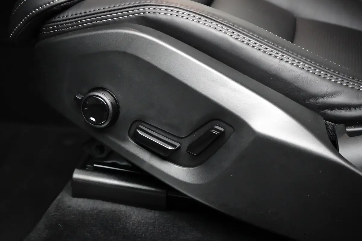 2.0 T8 Plug-in hybrid AWD Ultra Black Edition | Luchtvering | Bowers&Wilkins | Trekhaak | Massage/ventilatie | 22" Velgen