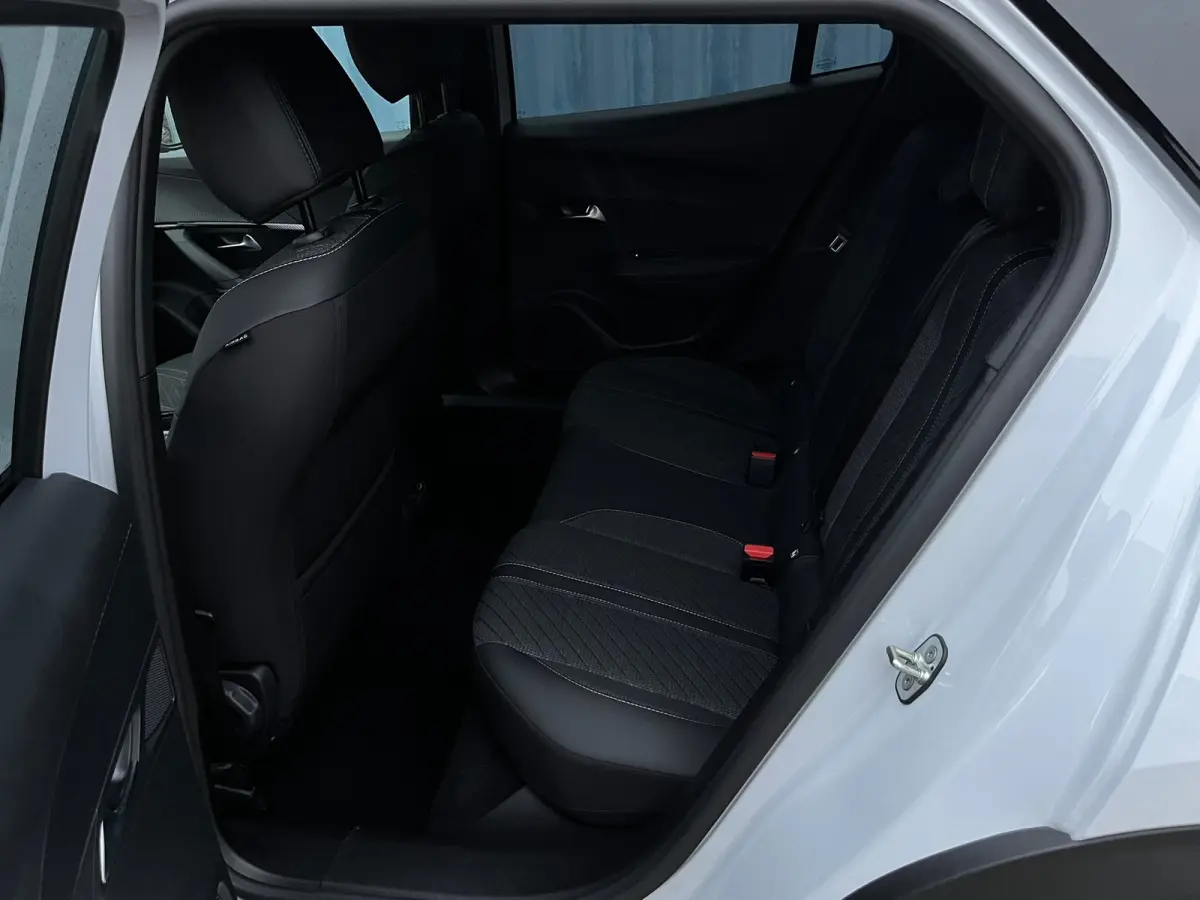 1.2 Hybrid 145 Allure 8 Jaar garantie! | Adapteive Cruise! | Carplay | Navigatie | Clima | 17'' LMV | Keyless Start | | Achterbank in delen neerklapbaar | Achterspoiler | Actieve noodgeval a