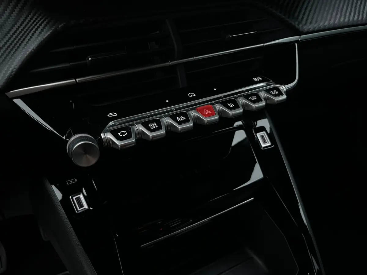 1.2 Hybrid 145 Allure 8 Jaar garantie! | Adapteive Cruise! | Carplay | Navigatie | Clima | 17'' LMV | Keyless Start | | Achterbank in delen neerklapbaar | Achterspoiler | Actieve noodgeval a
