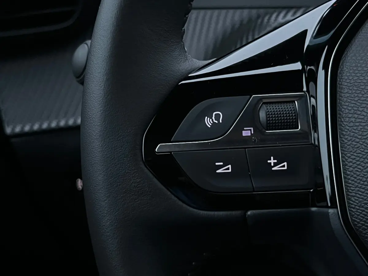 1.2 Hybrid 145 Allure 8 Jaar garantie! | Adapteive Cruise! | Carplay | Navigatie | Clima | 17'' LMV | Keyless Start | | Achterbank in delen neerklapbaar | Achterspoiler | Actieve noodgeval a