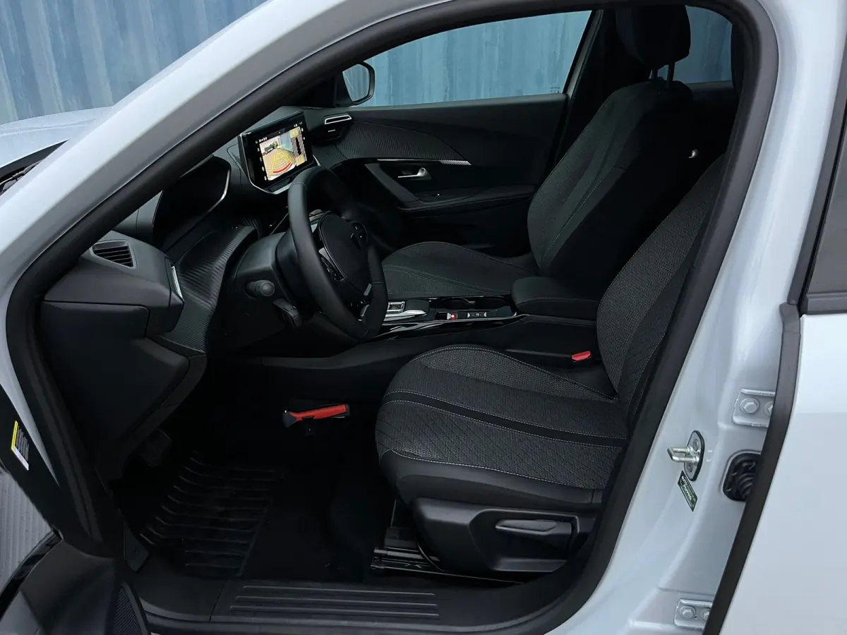 1.2 Hybrid 145 Allure 8 Jaar garantie! | Adapteive Cruise! | Carplay | Navigatie | Clima | 17'' LMV | Keyless Start | | Achterbank in delen neerklapbaar | Achterspoiler | Actieve noodgeval a