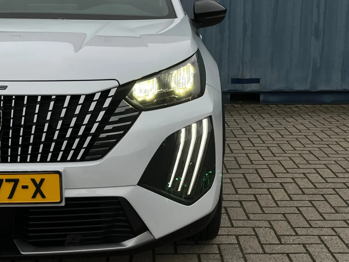 1.2 Hybrid 145 Allure 8 Jaar garantie! | Adapteive Cruise! | Carplay | Navigatie | Clima | 17'' LMV | Keyless Start | | Achterbank in delen neerklapbaar | Achterspoiler | Actieve noodgeval a