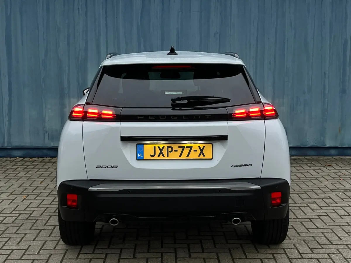 1.2 Hybrid 145 Allure 8 Jaar garantie! | Navigatie | Clima | Cruise | 17'' LMV | Keyless Start | | Achterbank in delen neerklapbaar | Achterspoiler | Actieve noodgeval assistent