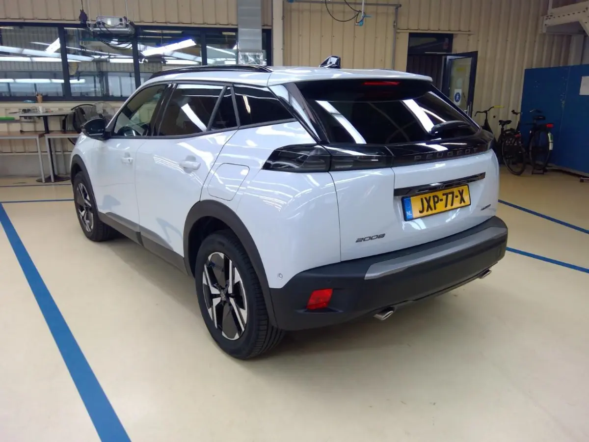 1.2 Hybrid 145 Allure 8 Jaar garantie! | Navigatie | Clima | Cruise | 17'' LMV | Keyless Start | | Achterbank in delen neerklapbaar | Achterspoiler | Actieve noodgeval assistent
