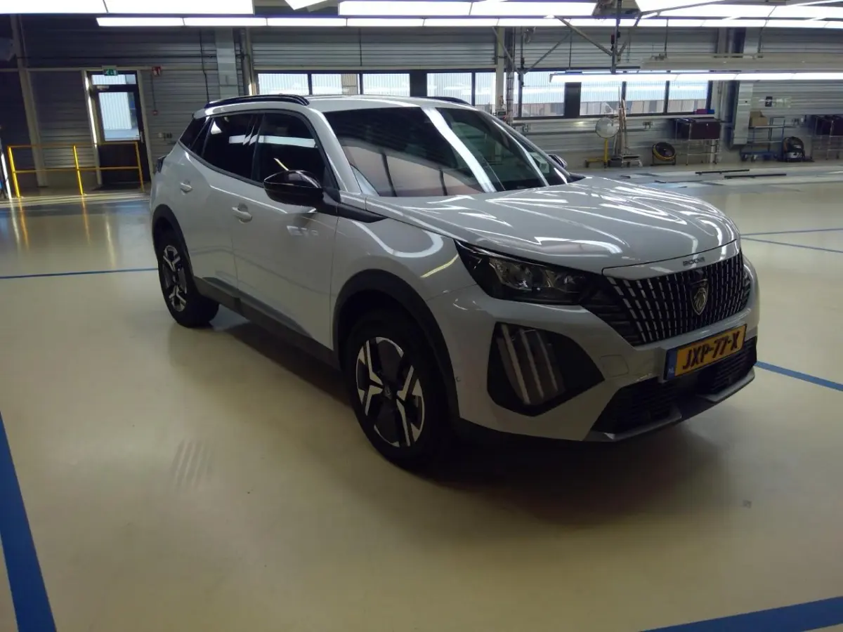 1.2 Hybrid 145 Allure 8 Jaar garantie! | Navigatie | Clima | Cruise | 17'' LMV | Keyless Start | | Achterbank in delen neerklapbaar | Achterspoiler | Actieve noodgeval assistent