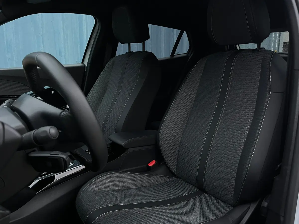 1.2 Hybrid 145 Allure 8 Jaar garantie! | Adapteive Cruise! | Carplay | Navigatie | Clima | 17'' LMV | Keyless Start | | Achterbank in delen neerklapbaar | Achterspoiler | Actieve noodgeval a