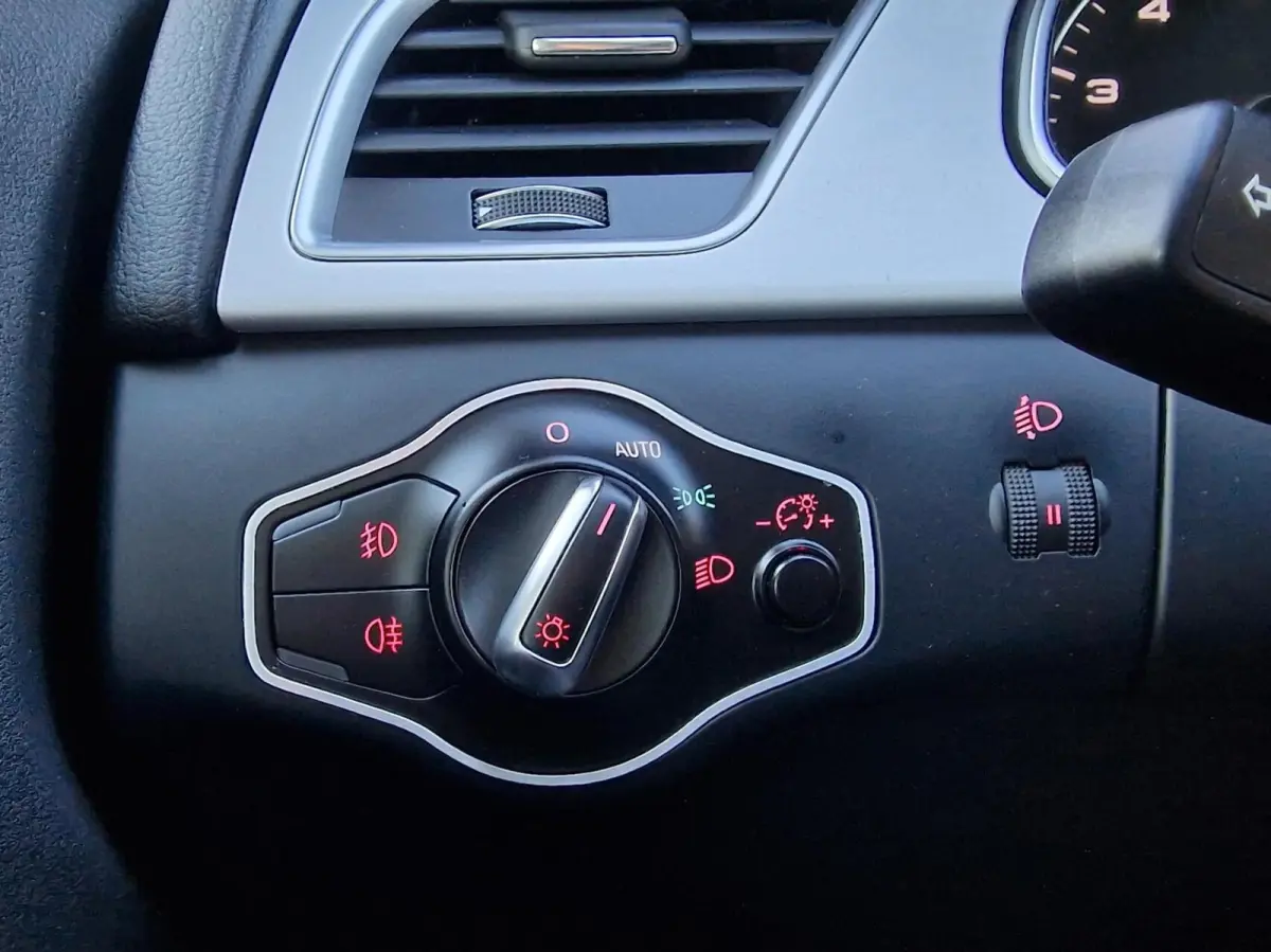 1.8 TFSI|Clima|Navi|18-inch all seasons|Bleutooth|