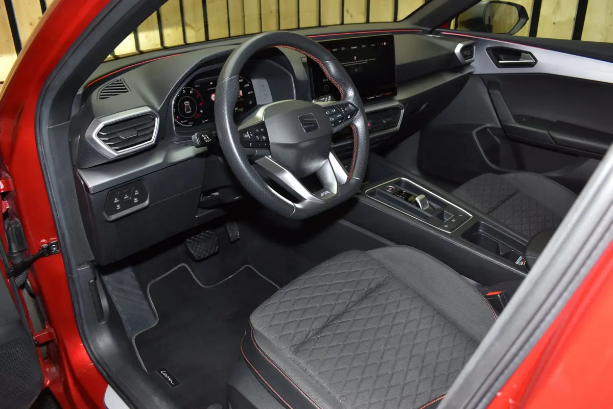 1.5 eTSI Style FR 125dkm Trekhaak Carplay DSG LED Virtual ACC Stoelverw. + Nwe APK