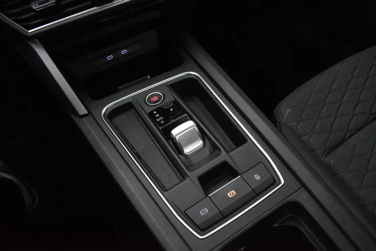 1.5 eTSI Style FR 125dkm Trekhaak Carplay DSG LED Virtual ACC Stoelverw. + Nwe APK