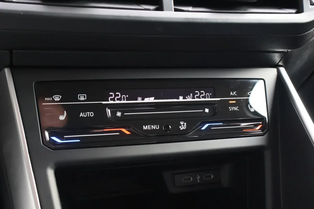 1.0 TSI 115pk DSG Life Edition | Apple Carplay | Camera | PDC | Stoelverwarming