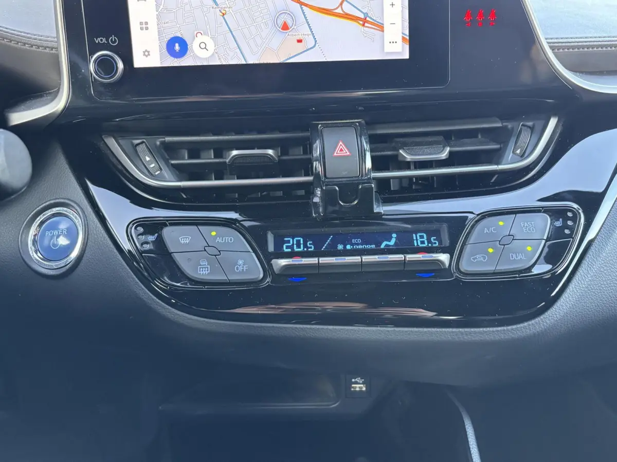 1.8 Hybrid Executive Bi-Tone | Dodehoek | Carplay | Trekhaak | PDC V+A