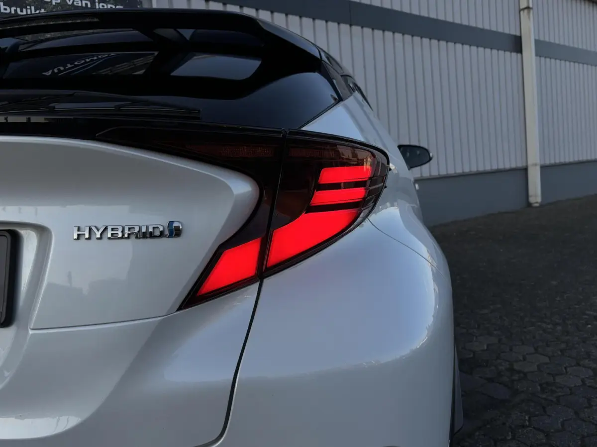1.8 Hybrid Executive Bi-Tone | Dodehoek | Carplay | Trekhaak | PDC V+A