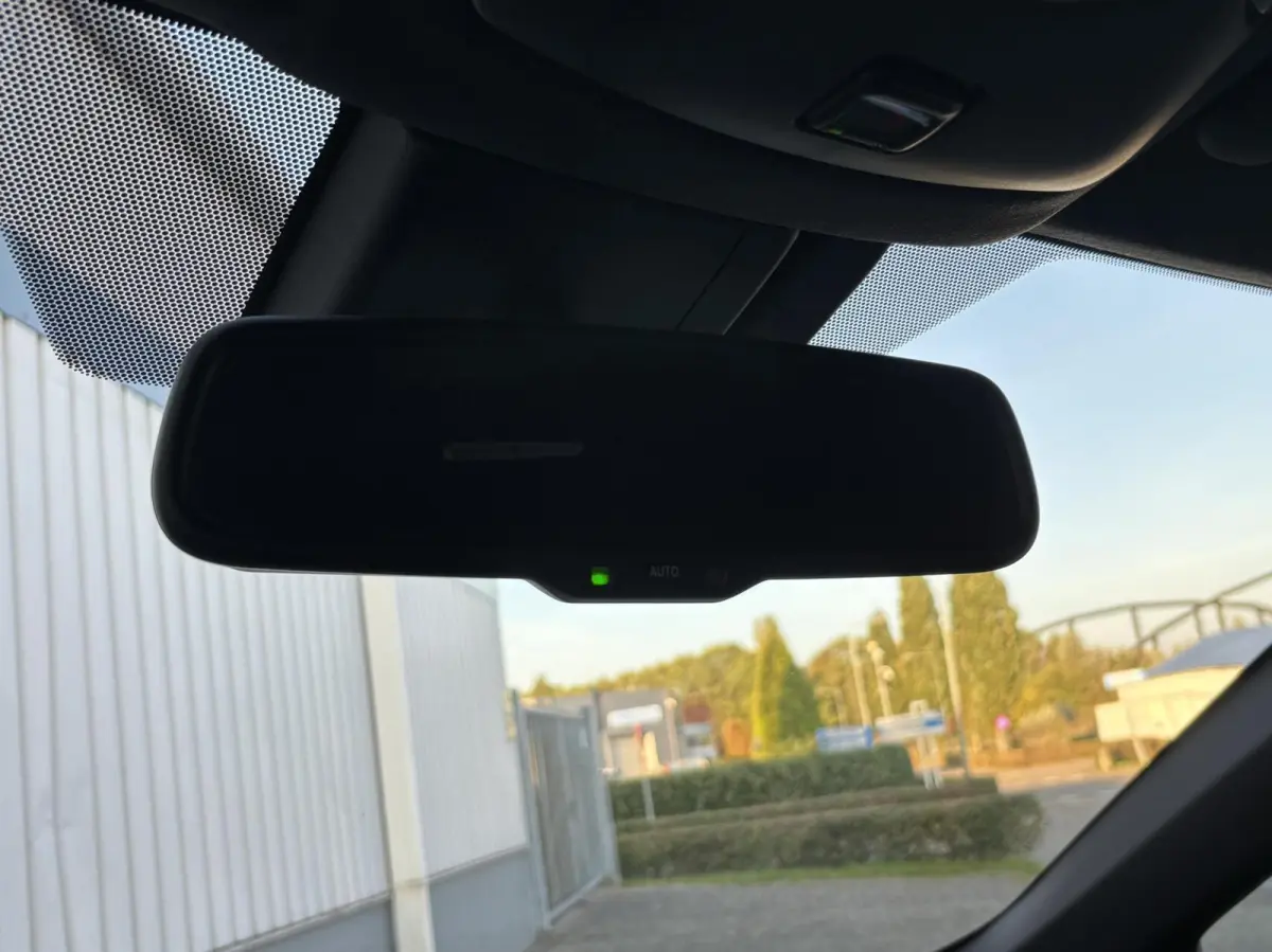 1.8 Hybrid Executive Bi-Tone | Dodehoek | Carplay | Trekhaak | PDC V+A