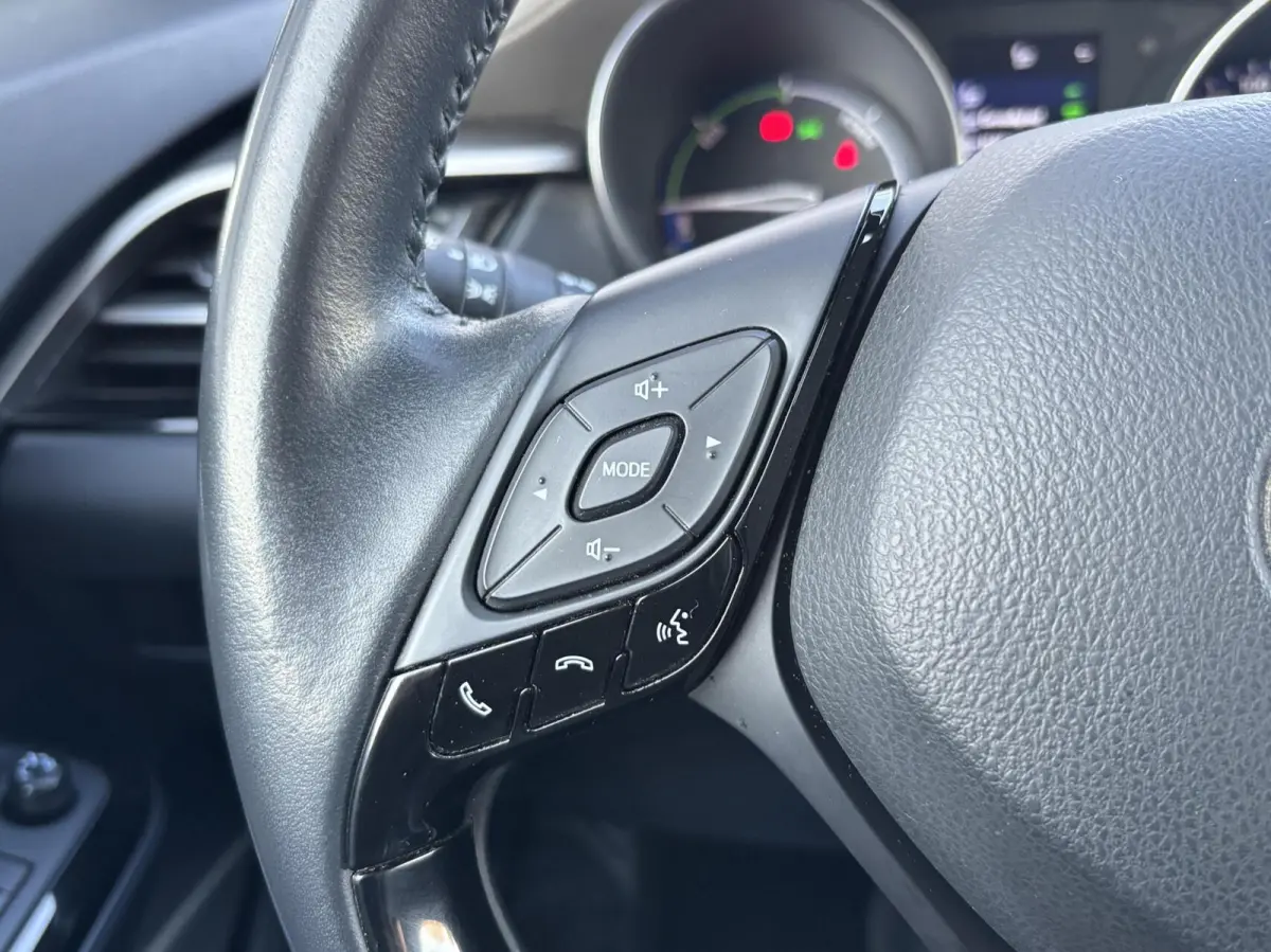 1.8 Hybrid Executive Bi-Tone | Dodehoek | Carplay | Trekhaak | PDC V+A